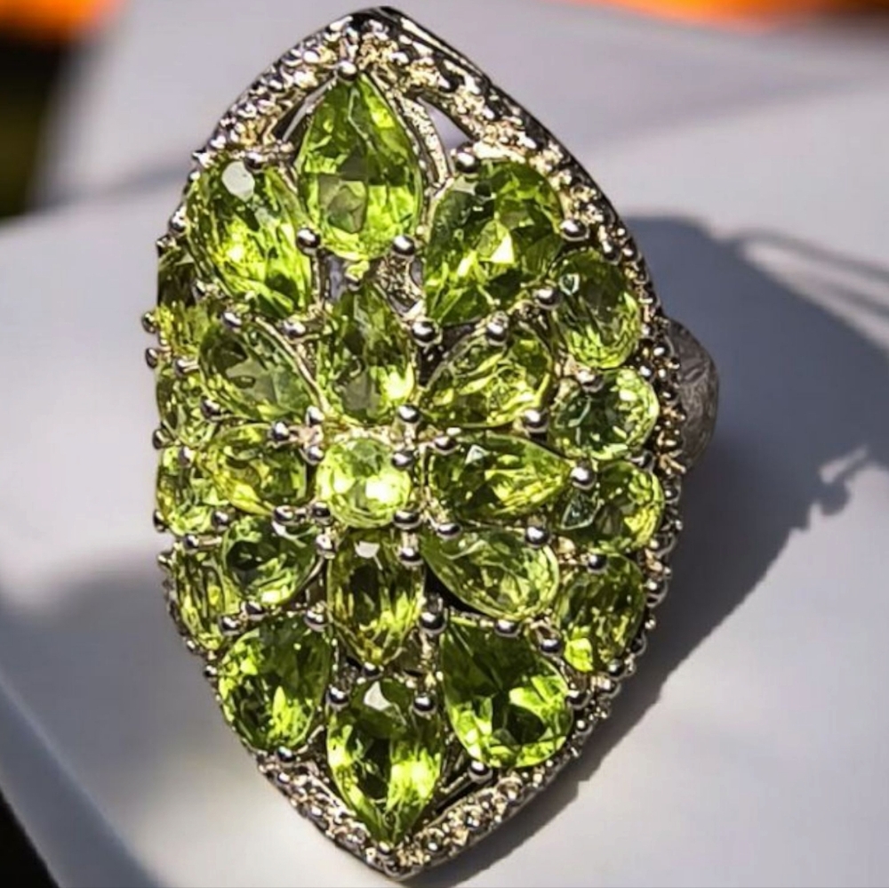 Peridot Gemstone & Sterling Silver Shield Design Cocktail Ring